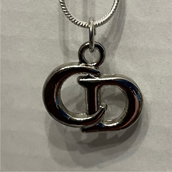FASHION DIOR SILVER LOGO PULL CHARM ON 18β STERLING SILVER CHAIN - Picture 1 of 5